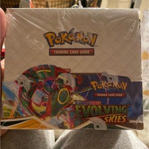 Pokemon Sword & Shield EVOLVING SKIES BOOSTER BOX Factory Sealed 36 Packs Cards